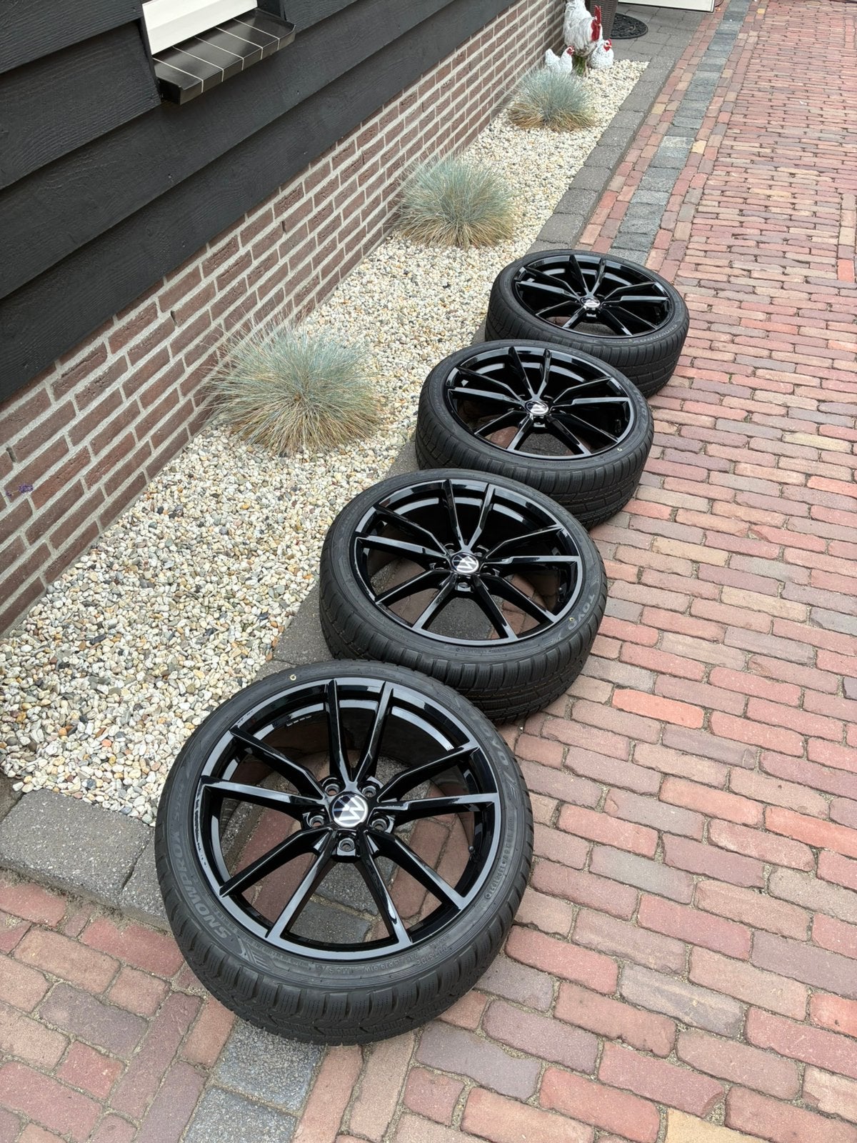Originele 19 inch VW Pretoria velgen met nieuwe winterbanden, Auto-onderdelen, Banden en Velgen, Nieuw, Winterbanden, 235 mm