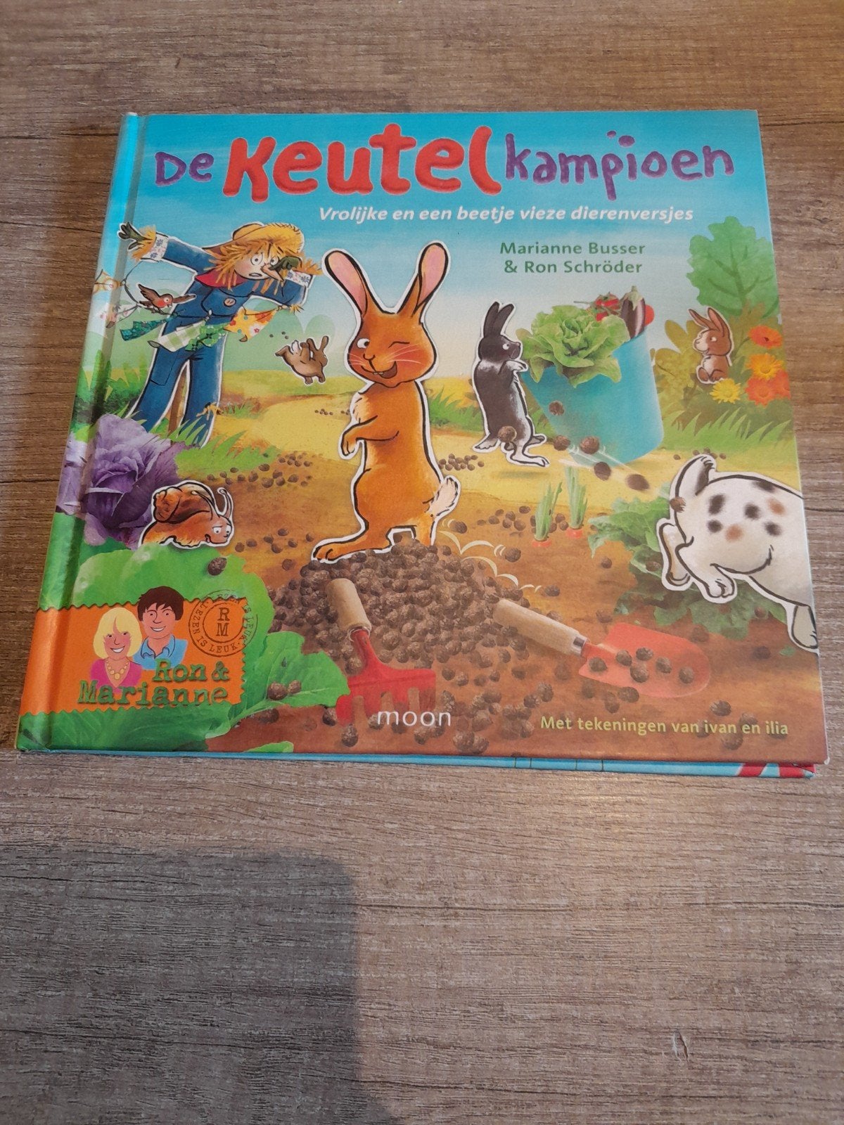 De Keutelkampioen: Vrolijke en vieze dierenversjes, Ophalen of Verzenden, Zo goed als nieuw, Marianne Busser & Ron Schröder, Fictie algemeen