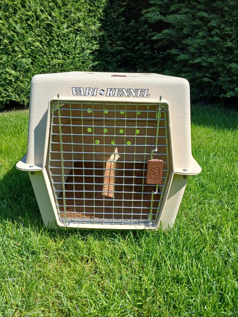 Honden bench Vari Kennel(Nieuwstaat), Ophalen of Verzenden, Zo goed als nieuw