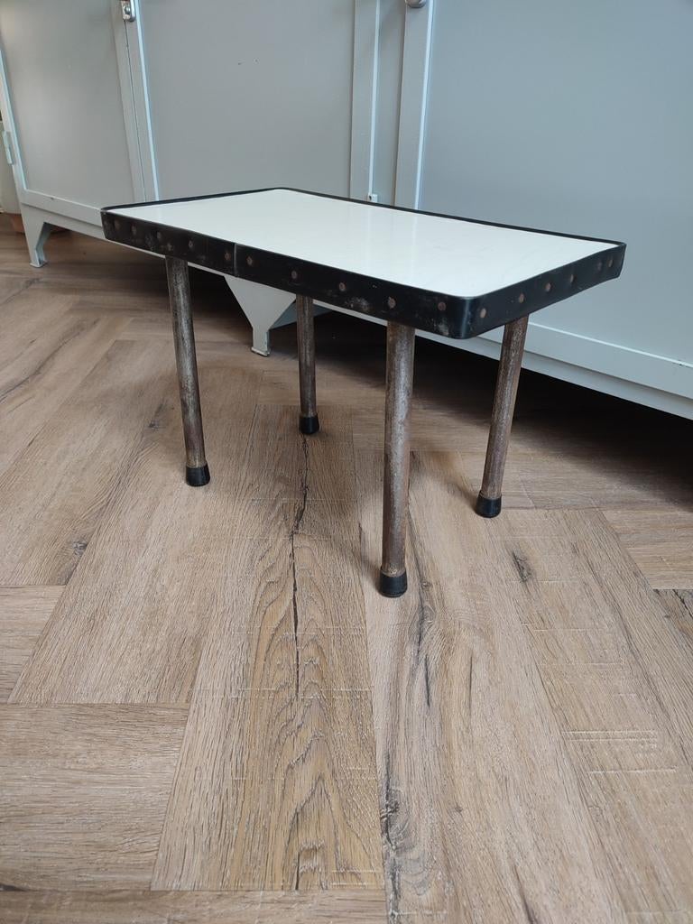 Seventies formica bijzettafeltje, Ophalen of Verzenden, Rechthoekig, Minder dan 50 cm