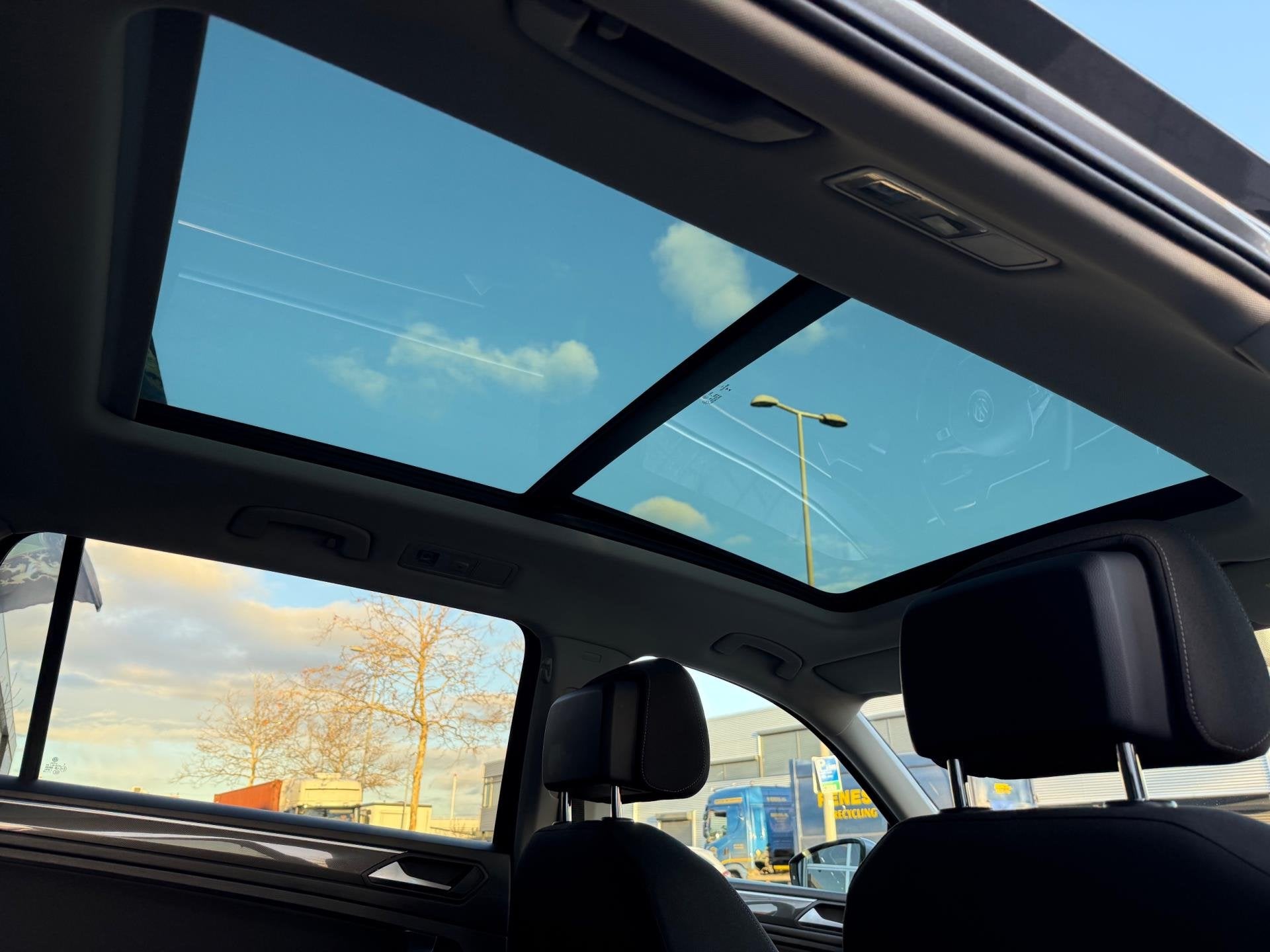 Volkswagen Tiguan Allspace 2.0 TSI 4Motion 220PK R-Line 7p., Gebruikt, 4 cilinders, 7 stoelen, Leder