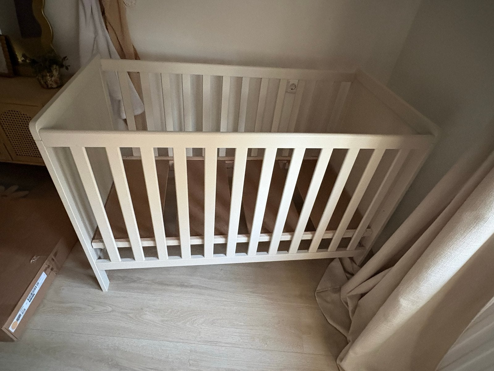 Wit ledikantje voor baby of peuter, Ophalen, Zo goed als nieuw, Ledikant