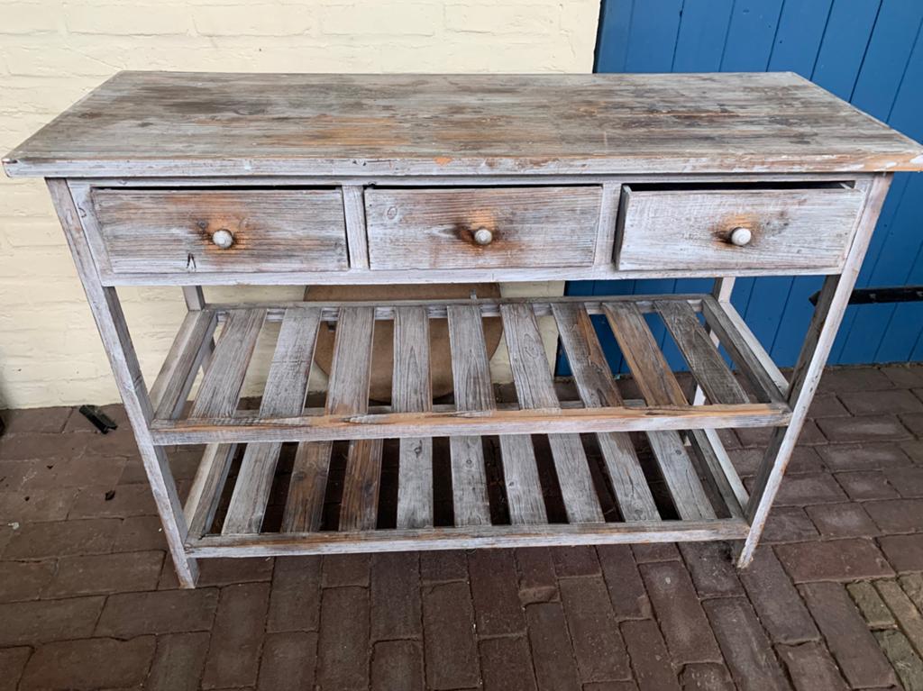 Rusieke houten sidetable met lades en legplank, Huis en Inrichting, Tafels | Sidetables, Ophalen, Gebruikt, 100 tot 150 cm, Overige houtsoorten