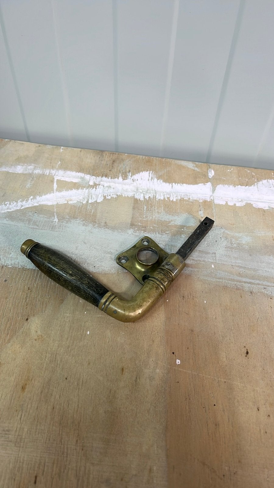 Antieke Deurklink - Messing met Houten Handvat, Ophalen of Verzenden, Gebruikt, Koper of Messing, Klink of Kruk