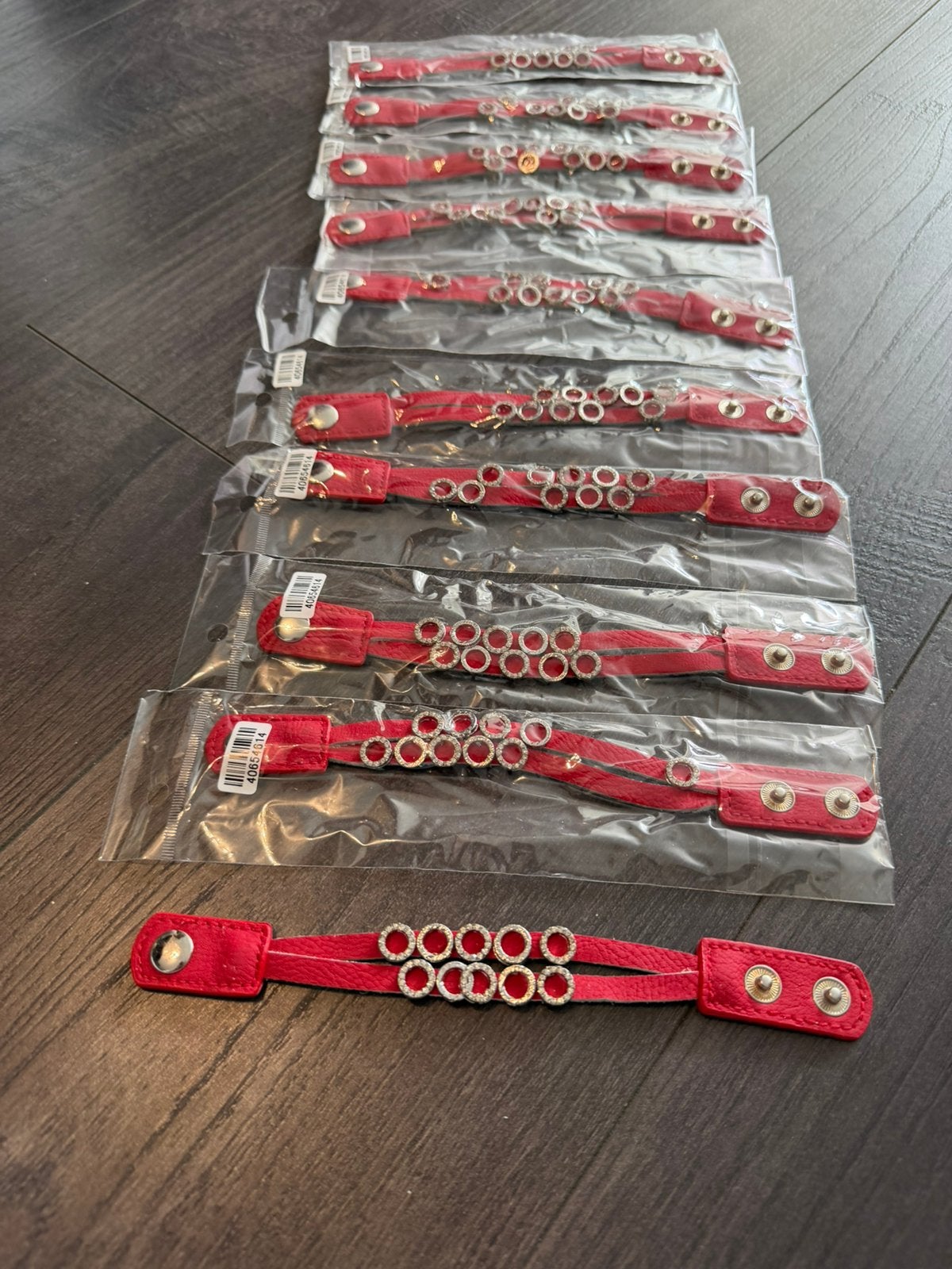 Partij 10 stuks rode armbanden A19/1, Ophalen of Verzenden, Nieuw