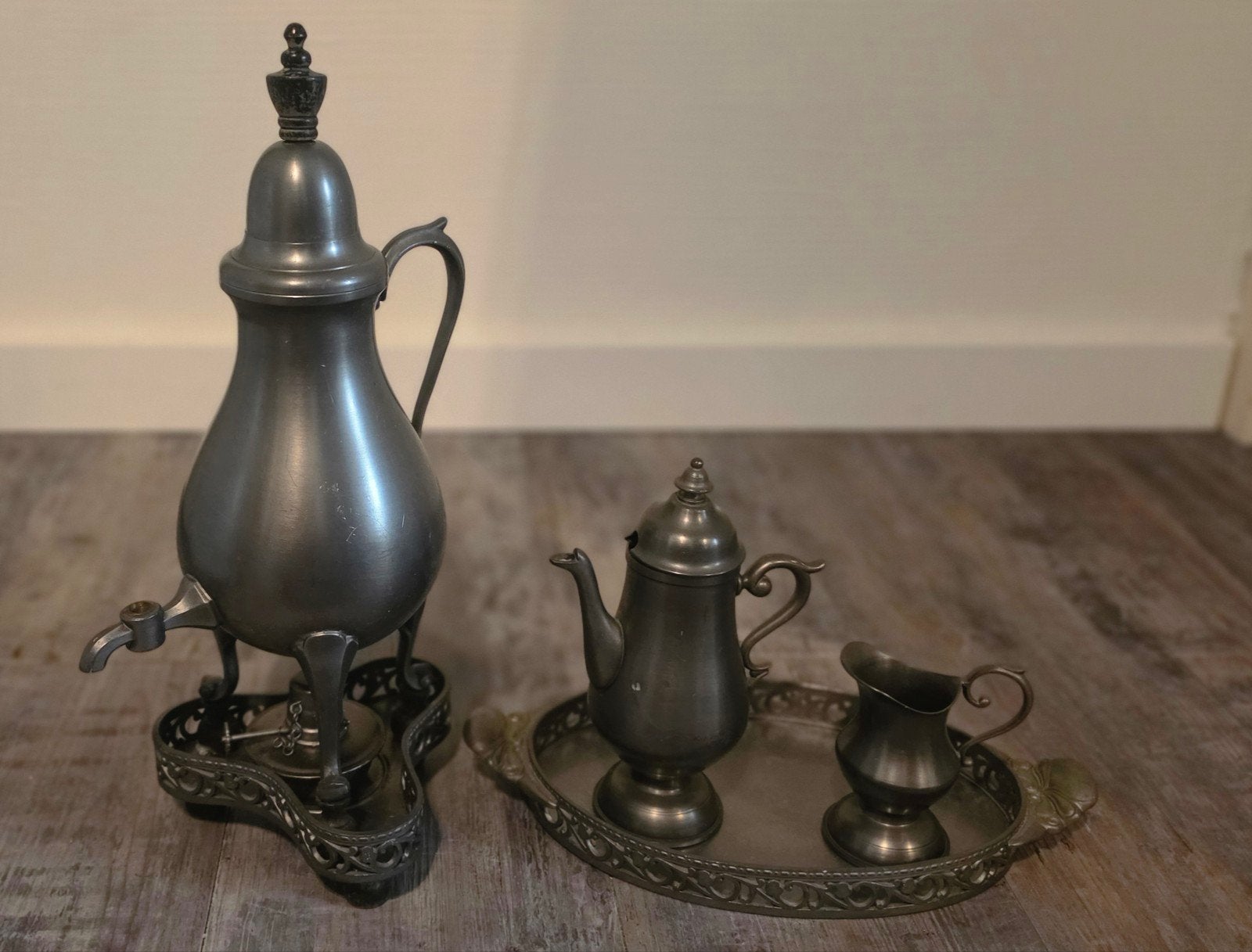 Tinnen koffiekan met brander, dienblad en kannetjes, Ophalen of Verzenden