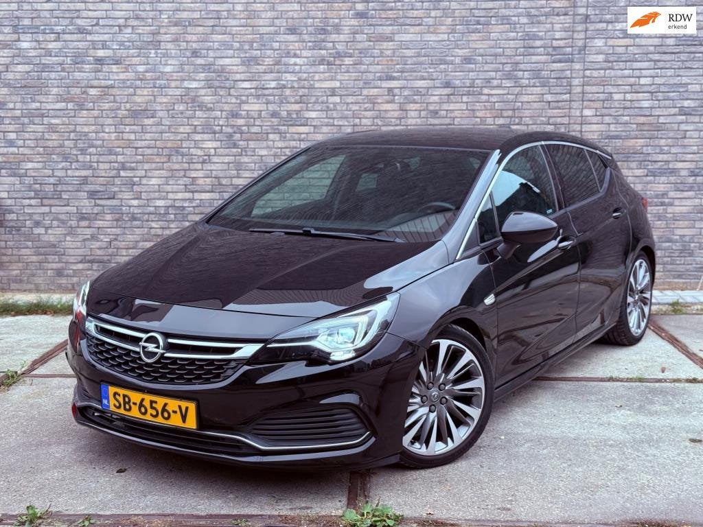 Opel Astra 1.6 Innovation Automaat 200PK Carplay Navi lane a, Auto's, Gebruikt, Euro 6, 4 cilinders, Zwart