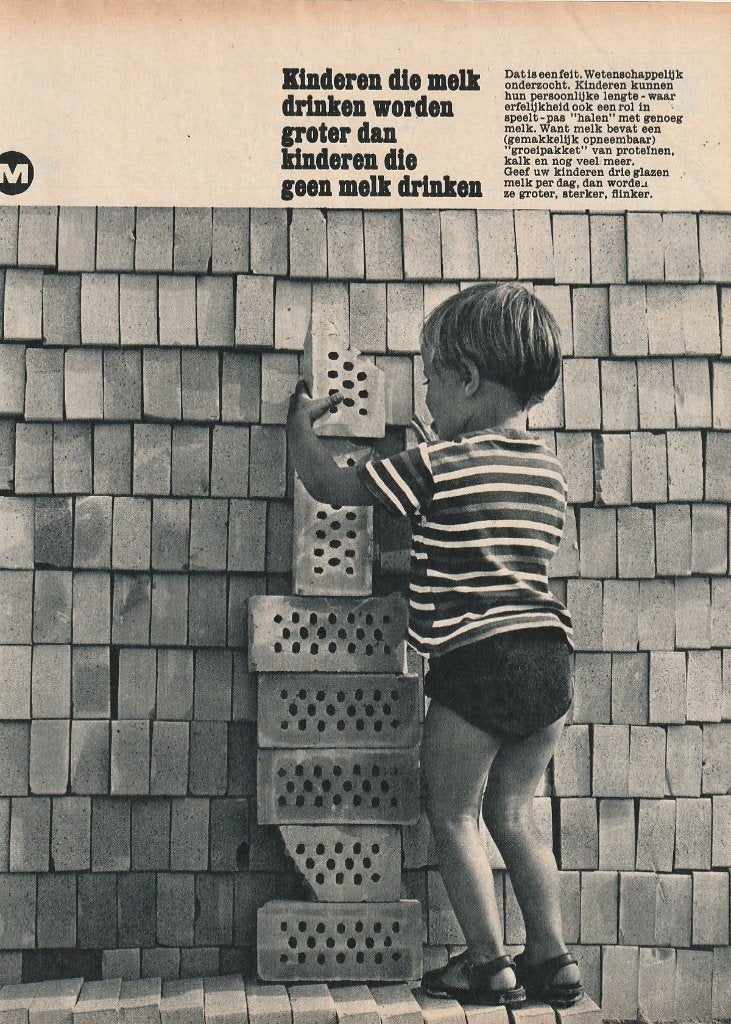 Retro reclame 1966 Melk zuivel jongetje bakstenen, Verzenden, Overige typen