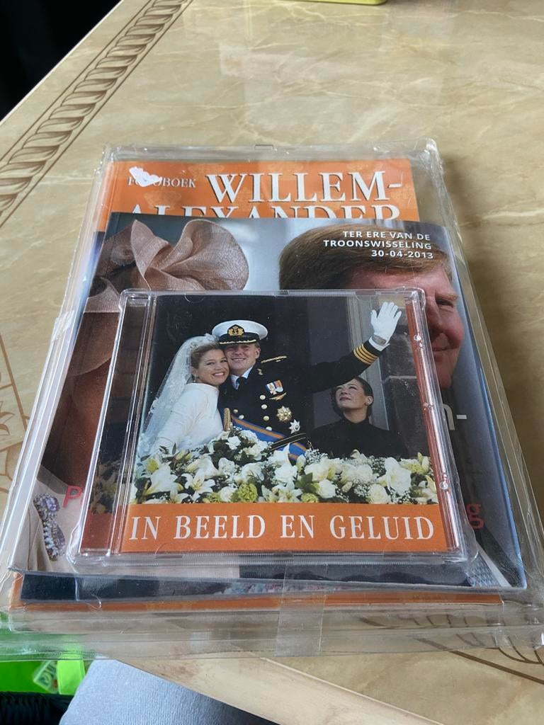 Boeken en cd koninklijk huis, Ophalen of Verzenden, Zo goed als nieuw, Tijdschrift of Boek
