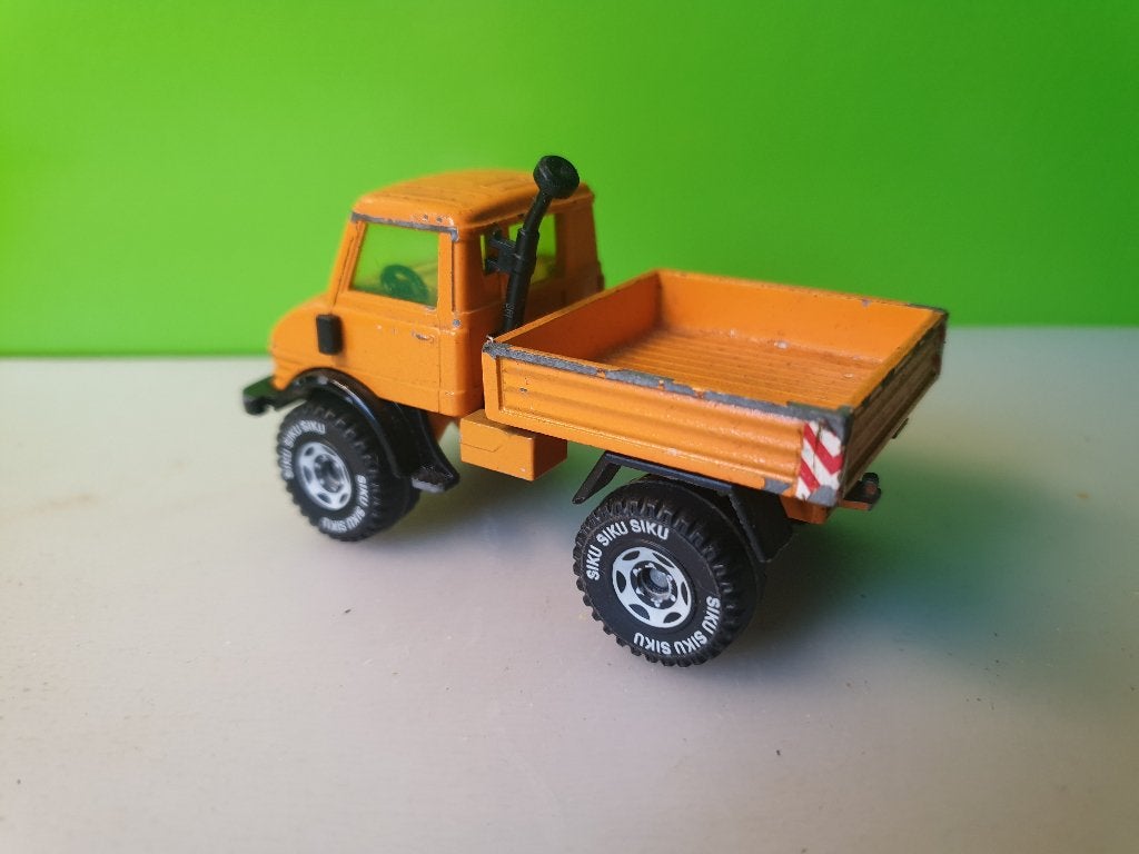 Siku 2215 - Mercedes Unimog U406 [oranje] 1/55, Ophalen of Verzenden, Gebruikt, Bus of Vrachtwagen