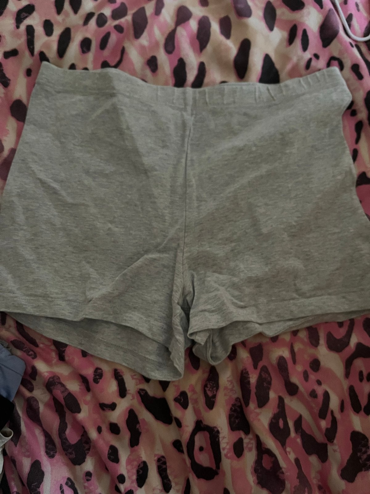 Grijze korte broek, Kleding | Dames, Broeken en Pantalons, Kort, Grijs, Gedragen, Ophalen