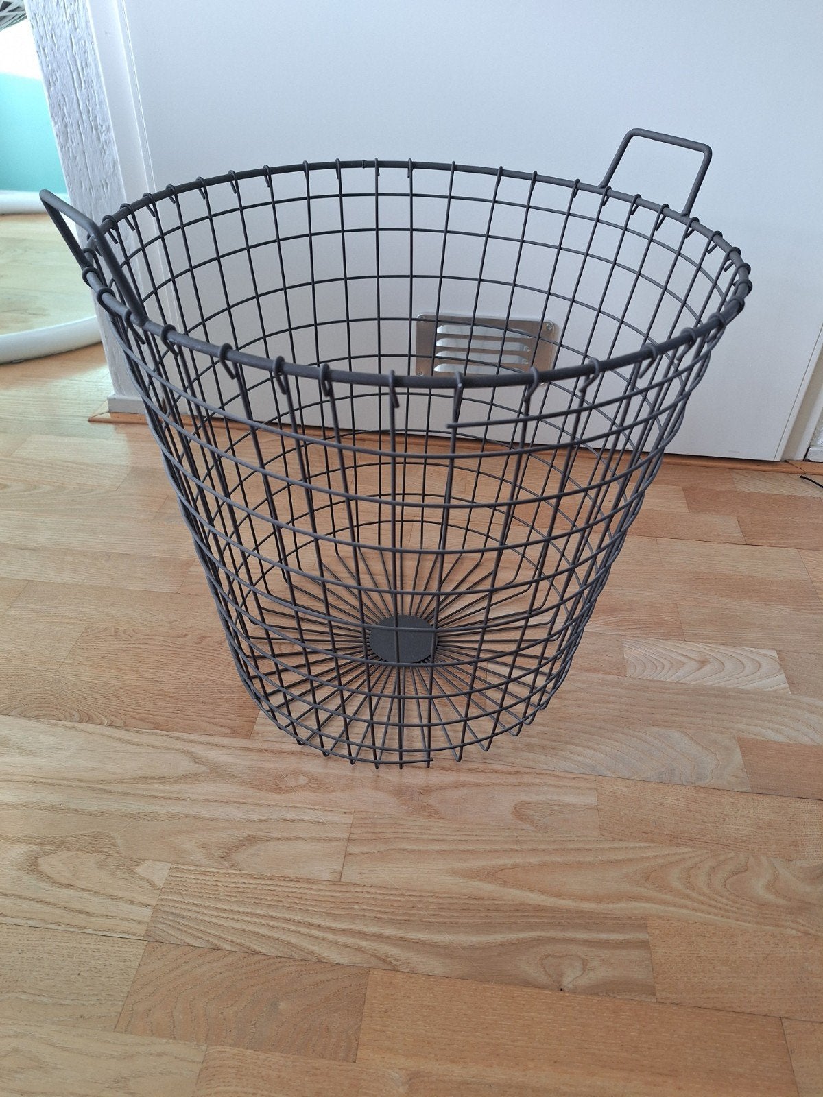 Metalen mand Xenos, Huis en Inrichting, Ophalen, Mand, Rond, Zo goed als nieuw