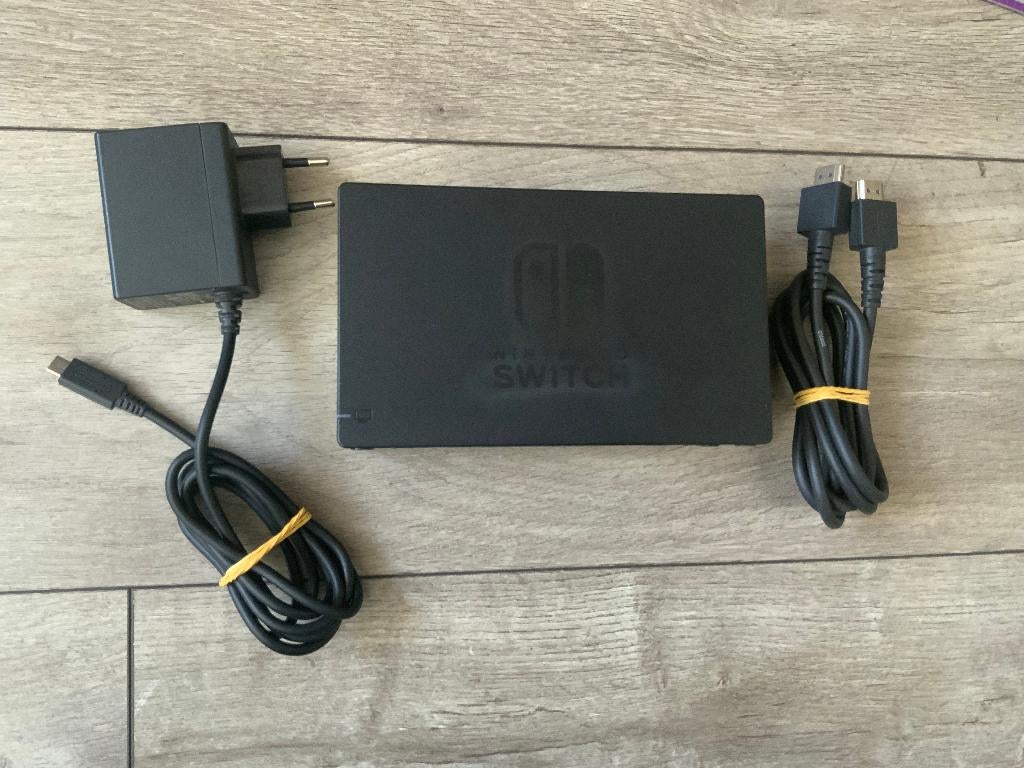 Nintendo Switch Dockingstation / TV Dock + Stroom adapter, Avontuur en Actie, 1 speler, Ophalen of Verzenden, Zo goed als nieuw
