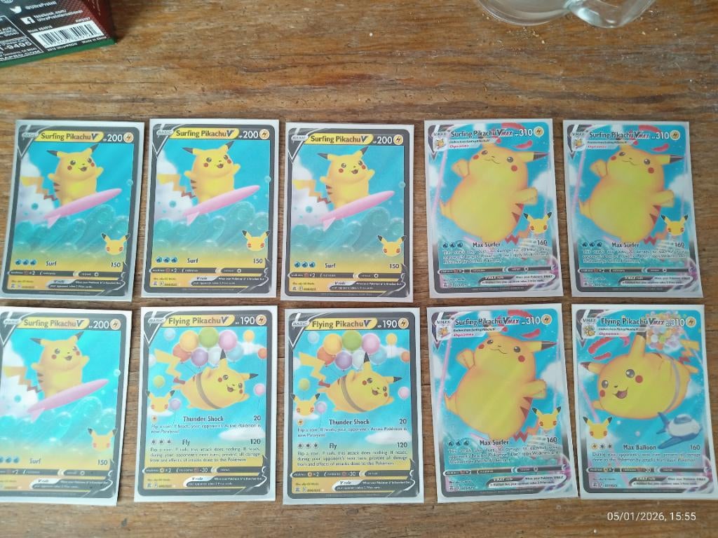 Pokémon kaarten Pikachu diverse kaarten 25th anniversary, Ophalen of Verzenden, Zo goed als nieuw, Meerdere kaarten
