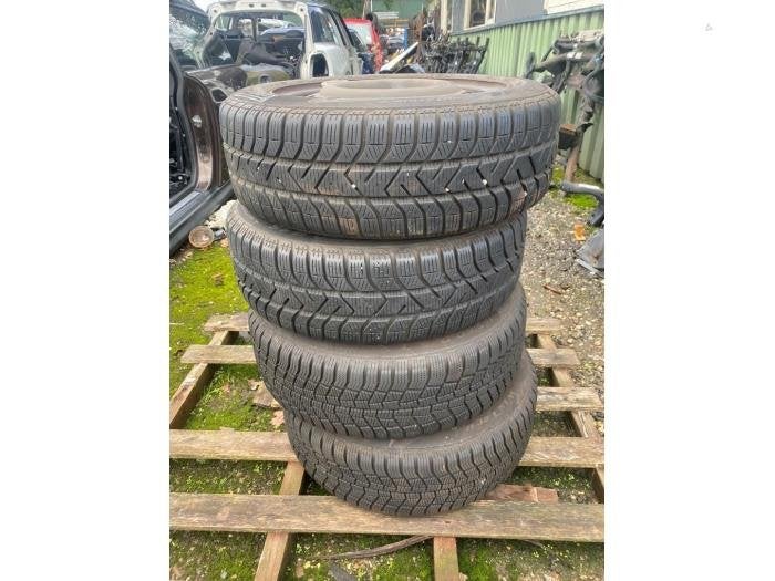 Velgen set + winterbanden van een Opel Meriva, Gebruikt, -, -, 3 maanden garantie