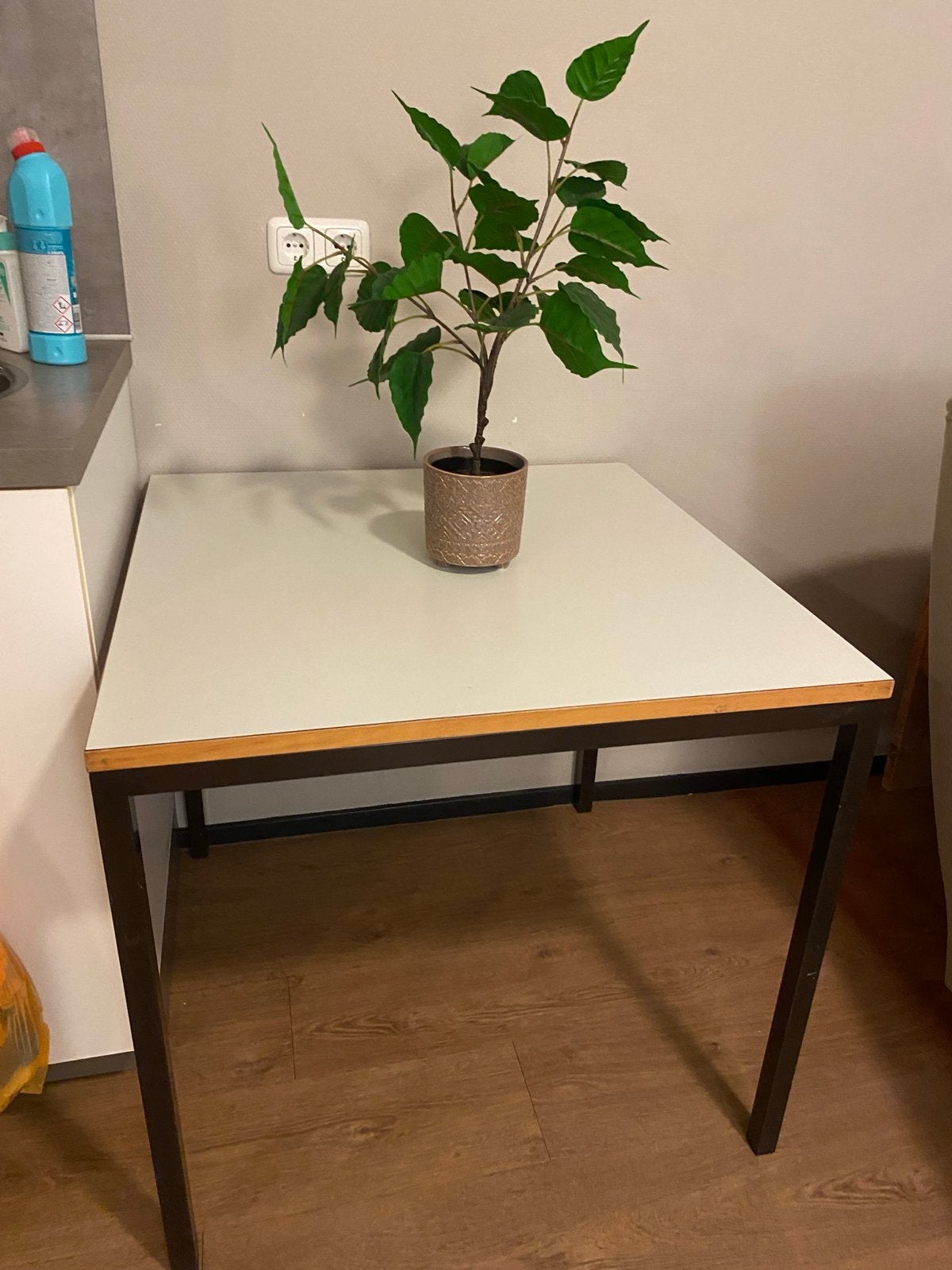 Tafel / Table - 80x80x75 cm, 50 tot 100 cm, Vierkant, Zo goed als nieuw, Metaal