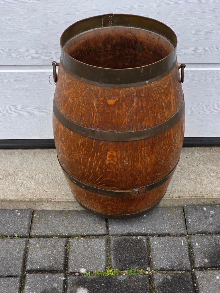 Antieke houten eiken wijn vat met koperen duigen, Ophalen