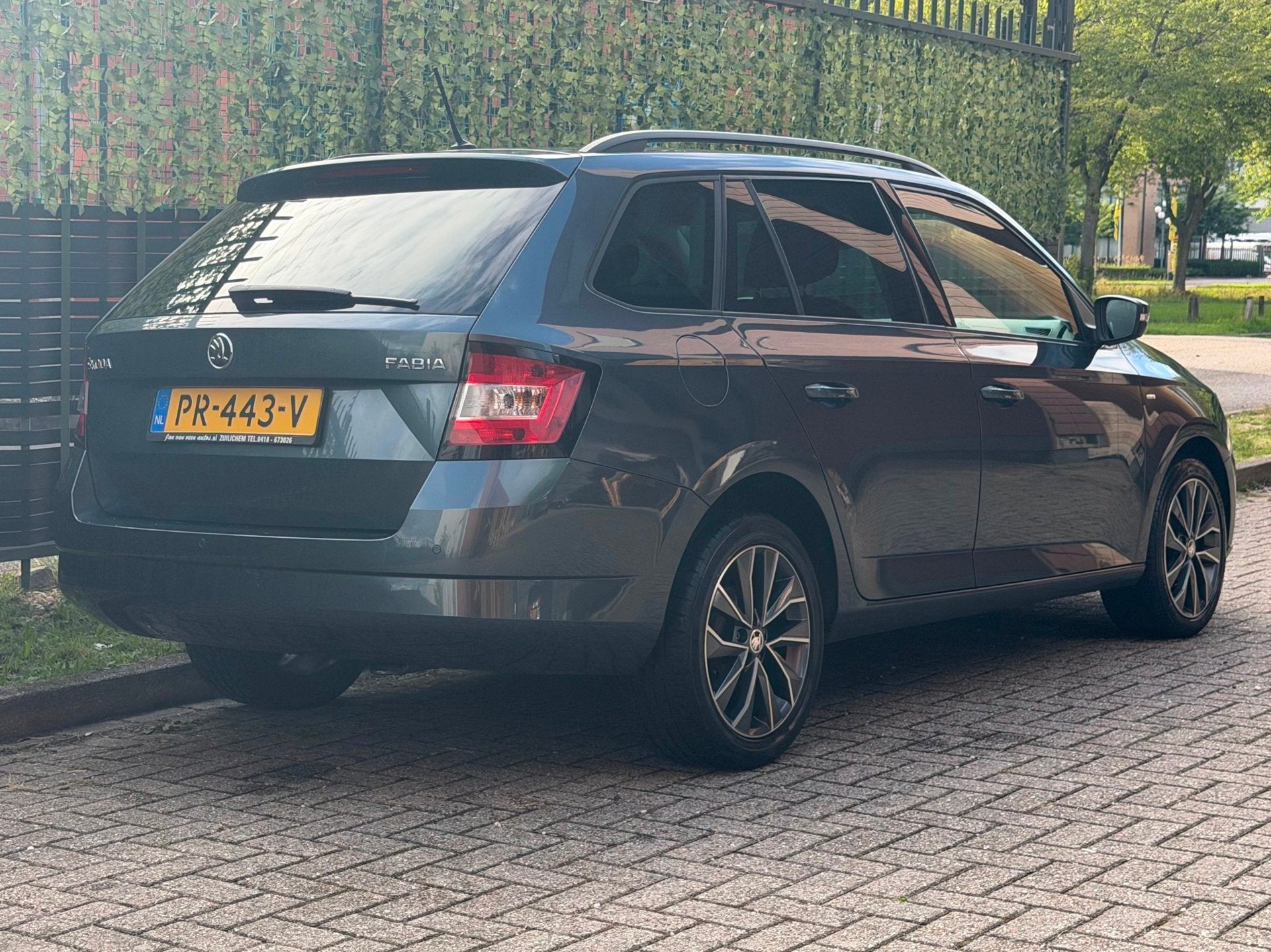 Foto 4 van Skoda Fabia Combi 1.0 TSI Drive grijs 2017 CRUISE|NAVI|NAP