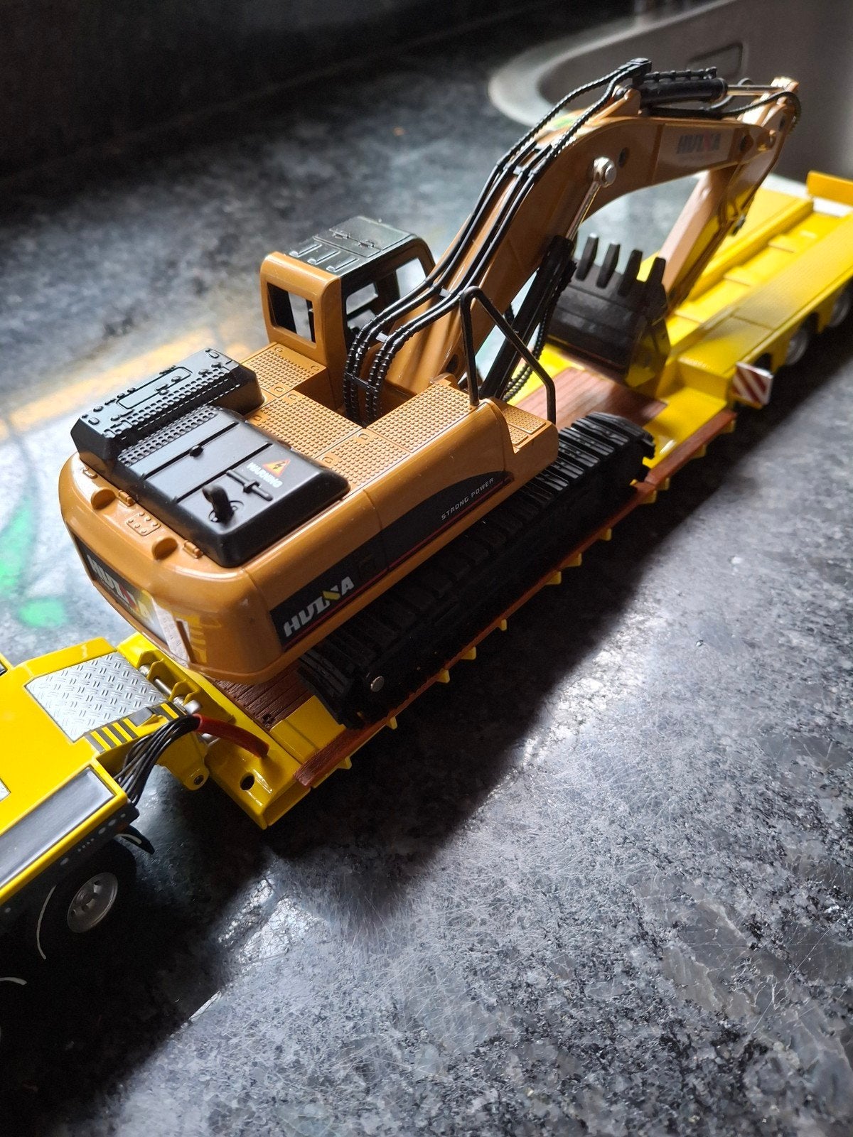 DAF XF met dieplader en graafmachine - Modelbouw, Overige merken, 1:32 tot 1:50, Ophalen of Verzenden, Zo goed als nieuw