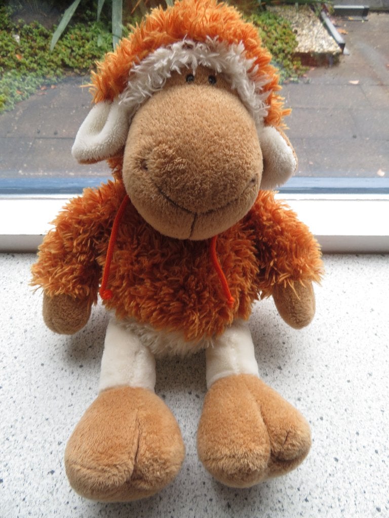 Schaap Jolly Mäh merk Nici met oranje hoodie meet ca 38 cm, Oranje, NICI, Overige typen, Ophalen of Verzenden