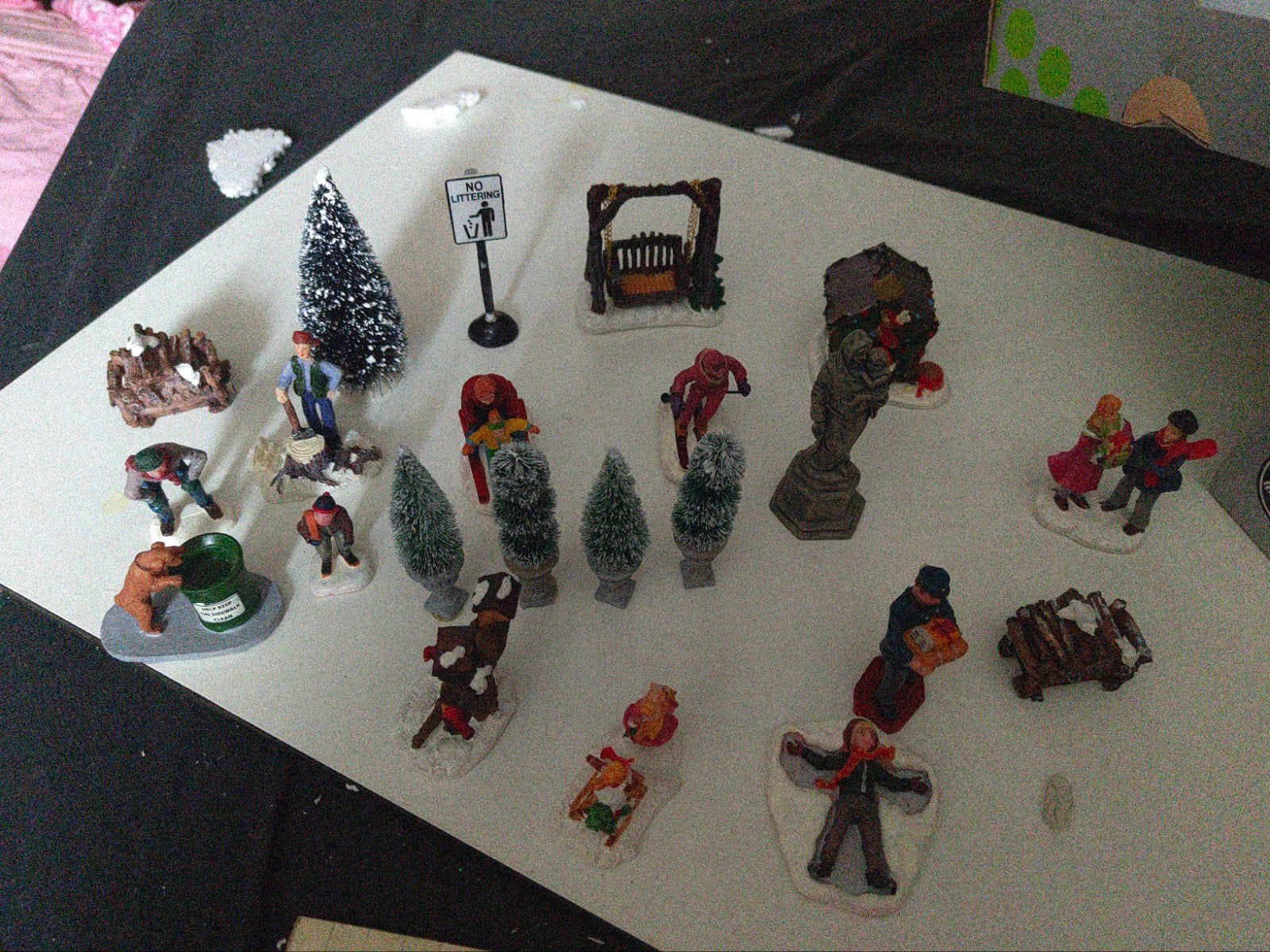 Lemax Set met verschillende figuren en dingetjes, Ophalen of Verzenden, Zo goed als nieuw