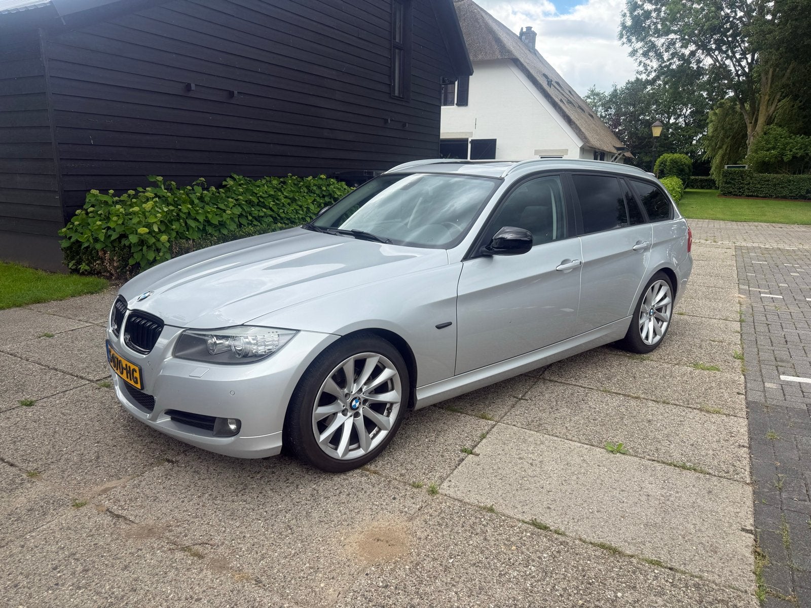 BMW 3-Serie 2.0 318 I Touring AUT 2012 Grijs | Veel opties!, Auto's, BMW, Automaat, 1995 cc, Zwart, 1435 kg