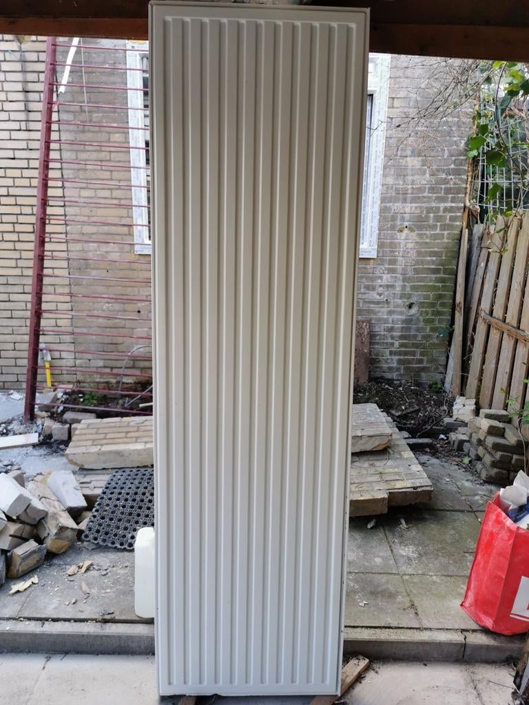 Grote radiator vertical 210x60 10cm dikte, Ophalen of Verzenden, Radiator, 30 tot 80 cm