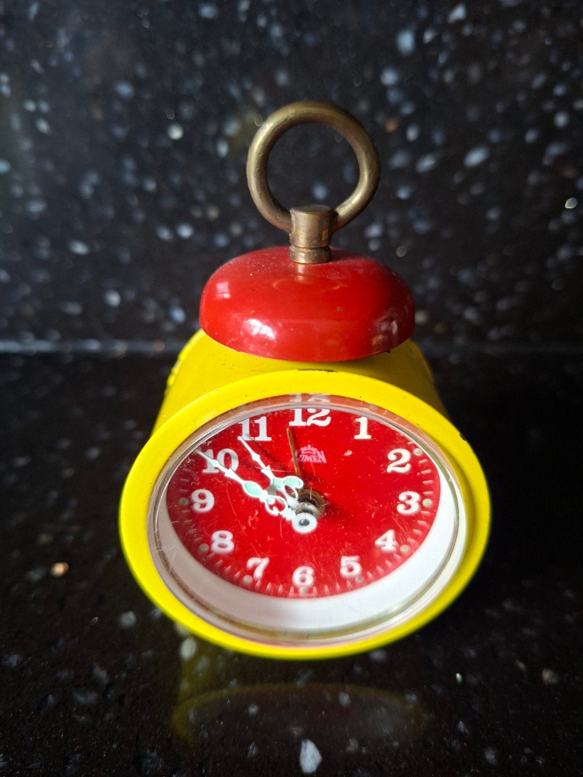 Vintage Gele Wekker met Rood Uurwerk - Mechanisch, Ophalen of Verzenden