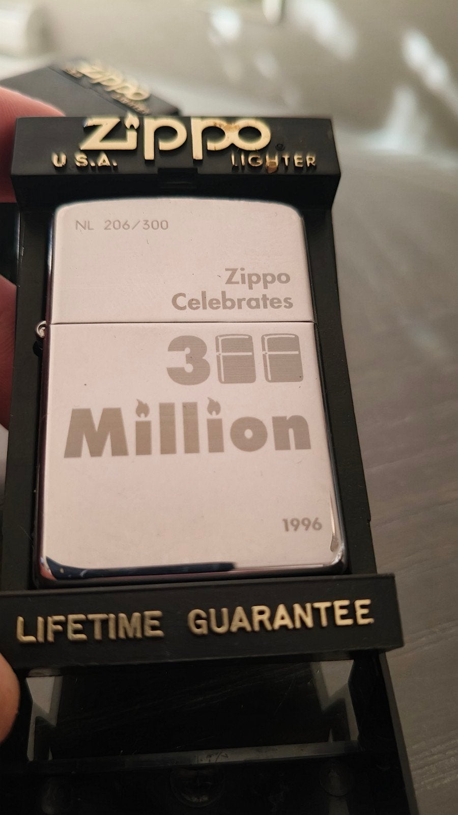 Zippo Celebrates 388 Million Limited Edition Aansteker 1996, Ophalen of Verzenden, Zo goed als nieuw, Aansteker