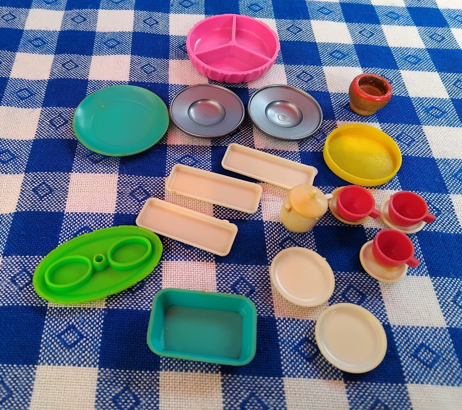 Vintage poppenservies, diverse kleuren en vormen, Ophalen of Verzenden, Gebruikt, Jongen of Meisje
