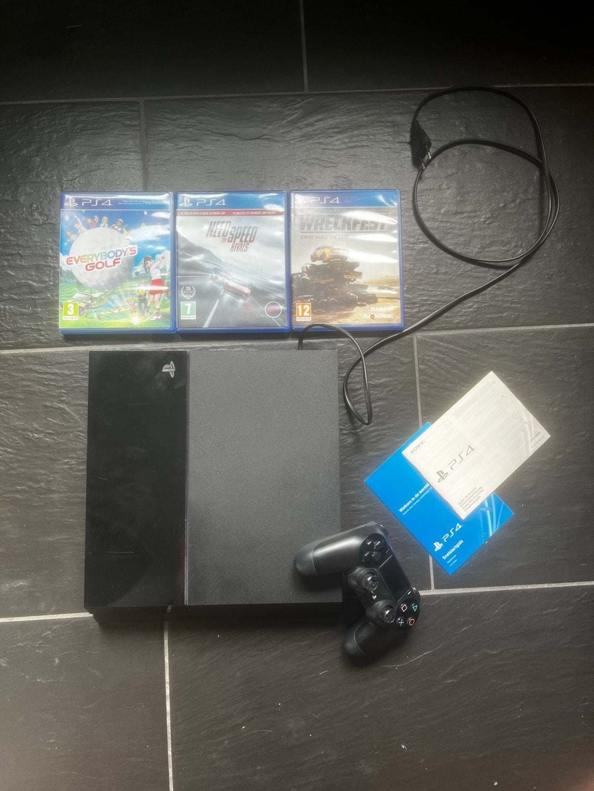 PlayStation 4 (PS4) met controller en 3 games, Spelcomputers en Games, Ophalen of Verzenden, Met 1 controller, Original, 500 GB