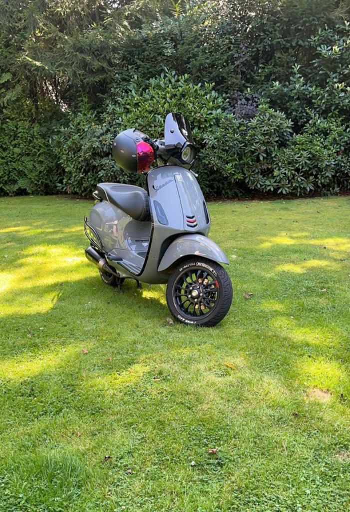 Gezocht!  Vespa Sprint model 2017. Vindersloon €400, Fietsen en Brommers, Scooters | Vespa, Ophalen, Gebruikt, Vespa S, Benzine
