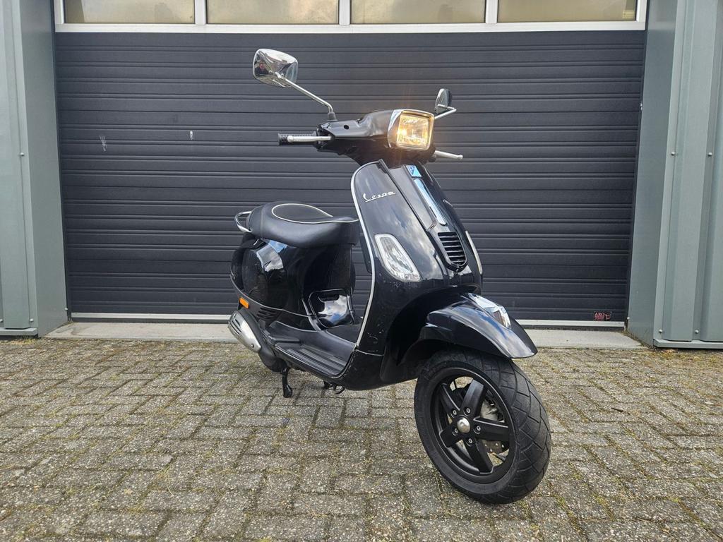 VESPA S 50 4 T BROM BJ 2010 ZWART LOOPT NETJES!, Fietsen en Brommers, Scooters | Vespa, Zo goed als nieuw, Vespa S, Benzine, Ophalen of Verzenden