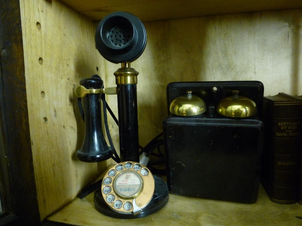 Candlestick telefoon, Ophalen
