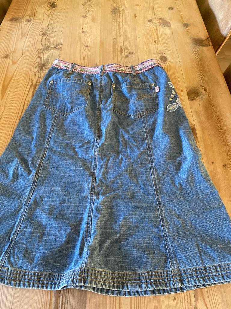 Oilily Jeans Rok met Geborduurde Bloemen Maat 38, Maat 38/40 (M), Blauw, Ophalen of Verzenden, Gedragen