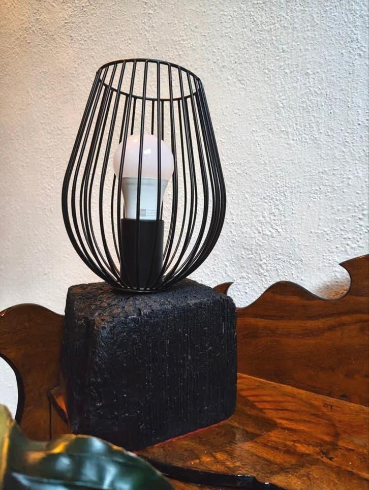Tafellamp (nachtkastje) met gebrand houten voet, Ophalen of Verzenden, Hout
