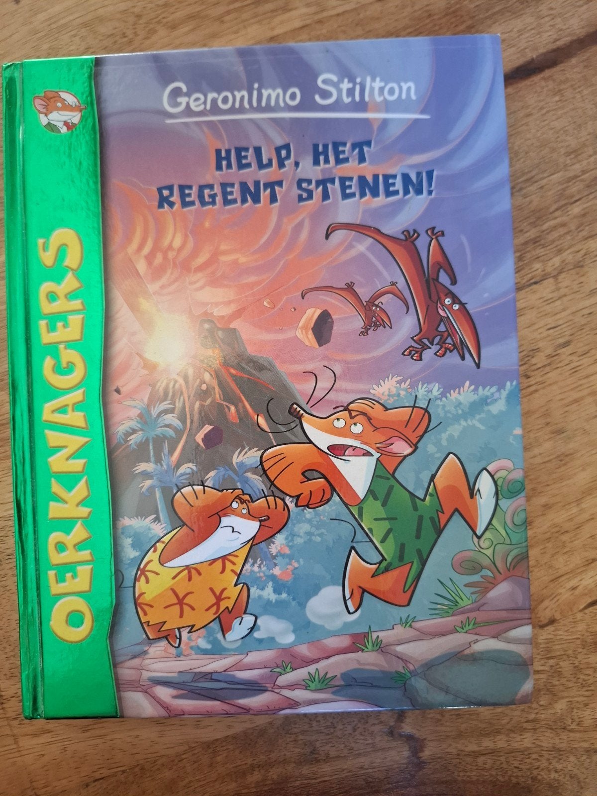 Geronimo Stilton - Help, het regent stenen! (Oerknagers), Ophalen of Verzenden, Zo goed als nieuw, Geronimo Stilton, Fictie algemeen