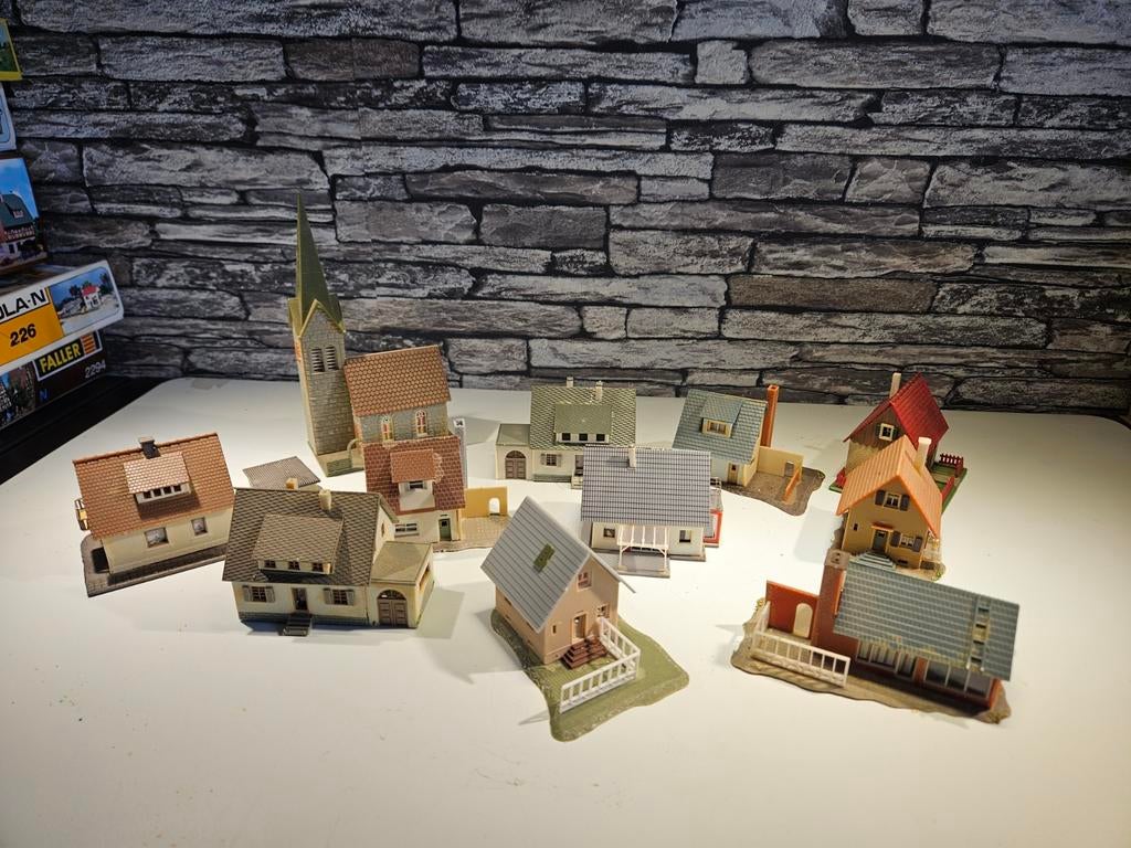 10 kleine huisjes bungalows kerk N spoor trein 1:160, Overige merken, Gebruikt, Gelijkstroom of Wisselstroom, Brug, Tunnel of Gebouw