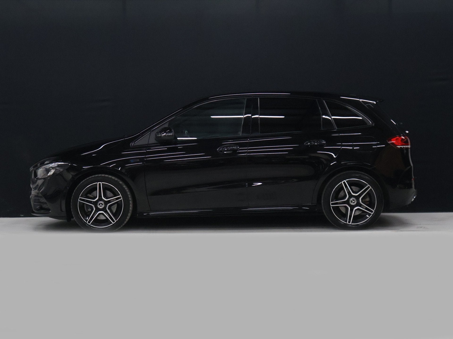 Mercedes-Benz B-Klasse 250 e AMG Sport Limited [APPLE CARPLA, Auto's, Dealer onderhouden, Gebruikt, 4 cilinders, 15 kWh