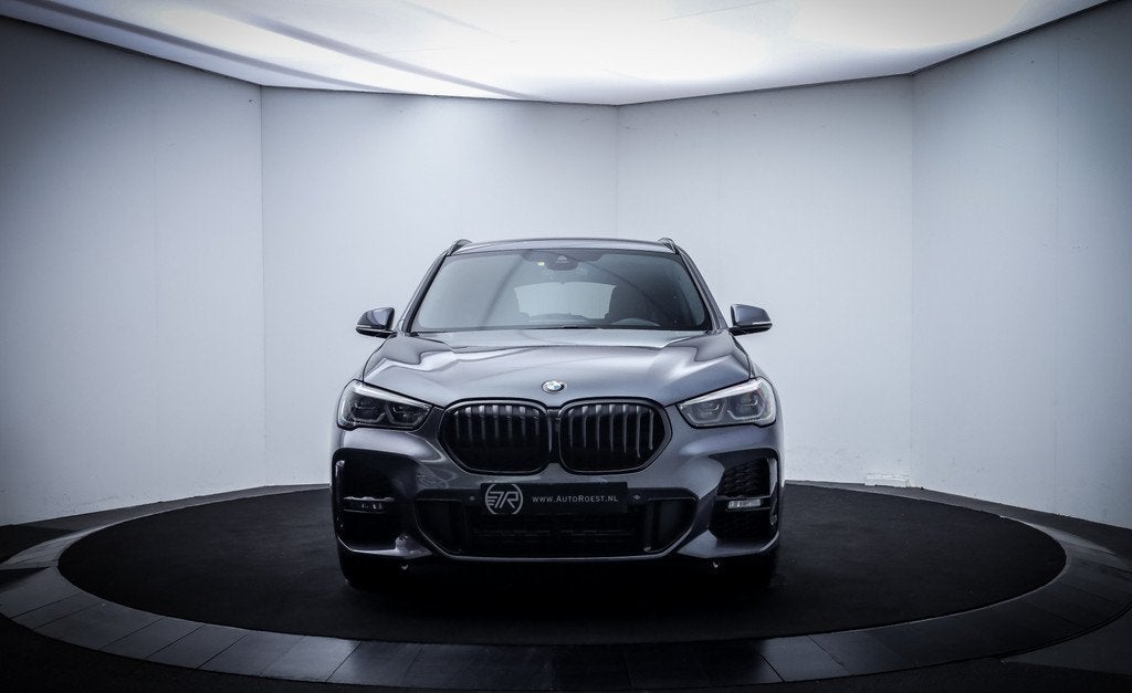 BMW X1 20iA M-SPORT High Executive UNIEKE KM | DEALER AUTO |, 1998 cc, Zwart, 179 pk, Bedrijf