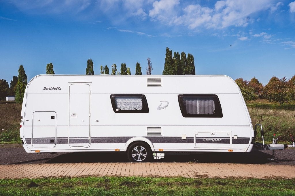 Dethleffs Camper 530 FSK 2021, stapelbed, mover, 2000 kg, Caravans en Kamperen, Kluisje, Treinzit, Particulier, Tot en met 6