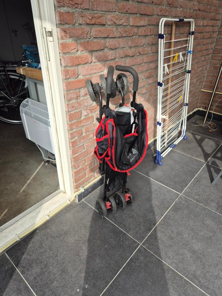 Handige en compacte kinderwagen, Kinderen en Baby's, Buggy's, Ophalen of Verzenden, Gebruikt, Overige merken, Verstelbare rugleuning