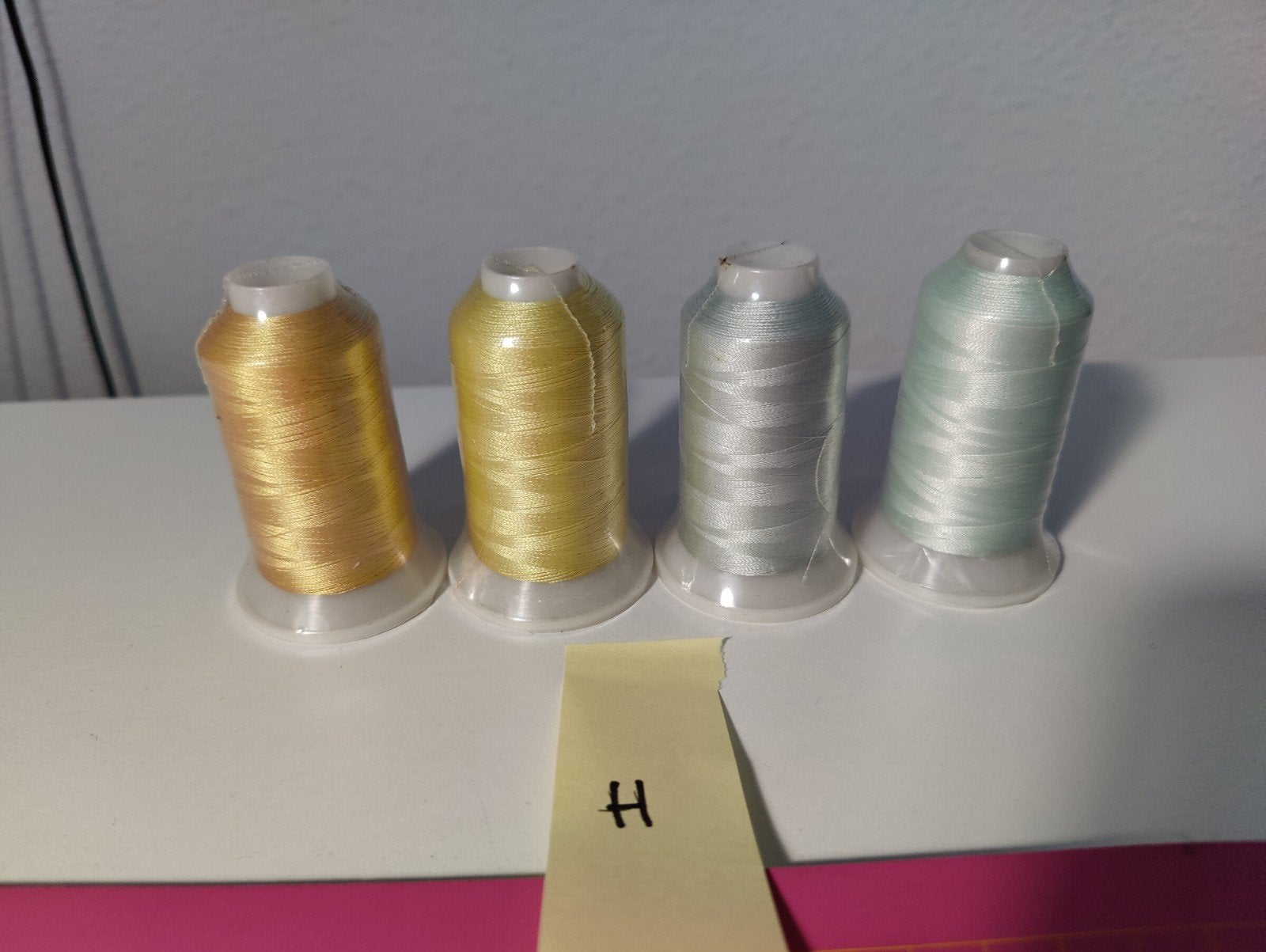 Machine borduurgaren 1000 mtr - Diverse kleuren, Hobby en Vrije tijd, Ophalen of Verzenden, Nieuw, Borduurgaren of Zijde