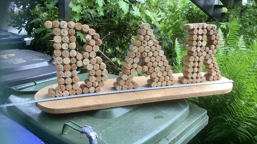 Uniek BAR-kunstwerk van kurken op houten plank, Ophalen, Hout, Gebruikt, Overige stijlen