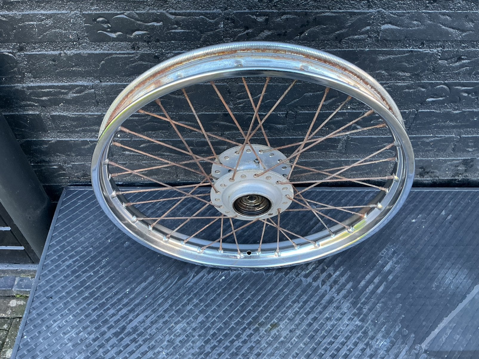 YAMAHA FS1 RD REMSCHIJF WIEL ARAYA 1.40 X 17 MOOI CHROOM, Ophalen of Verzenden, Gebruikt, Overige typen, Yamaha