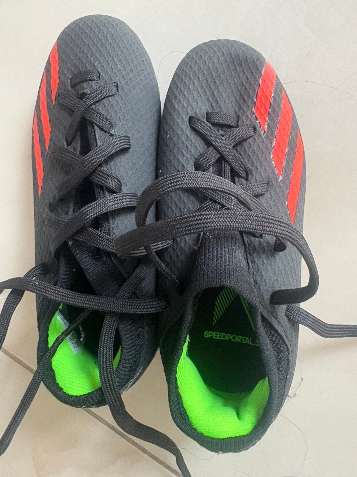 Adidas voetbal  schoenen, Ophalen of Verzenden, Zo goed als nieuw, Jongen of Meisje, Schoenen