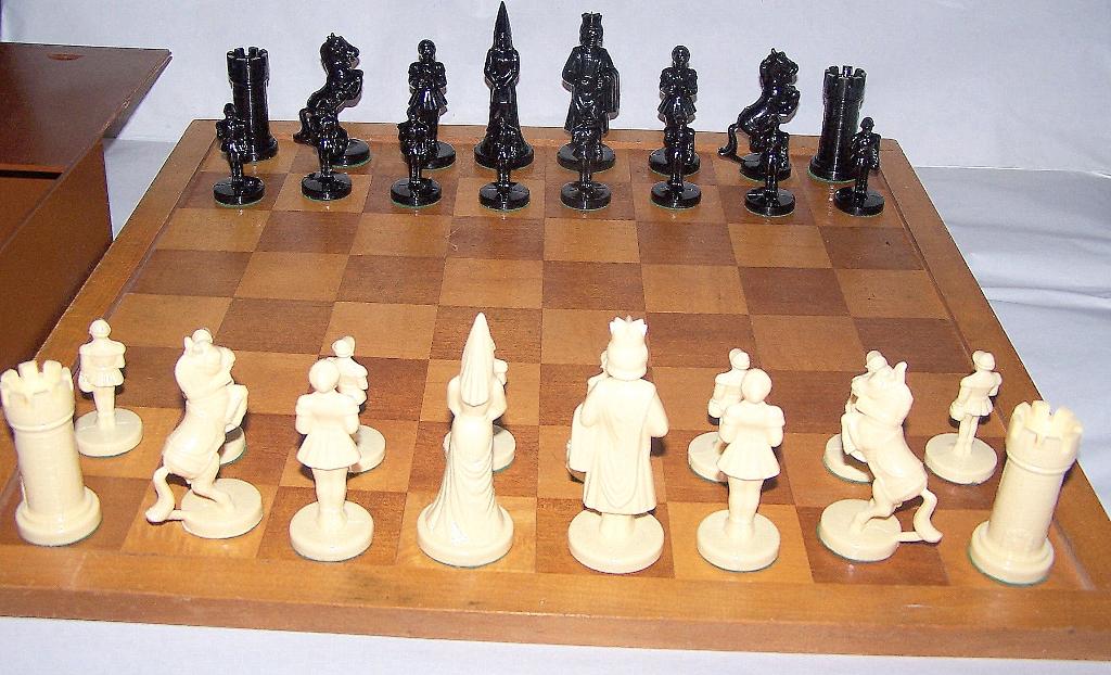 Fantasia schaakspel Middeleeuwen. Kh. 9cm. Bord 43,5x43,5., Een of twee spelers, Ophalen of Verzenden, Zo goed als nieuw