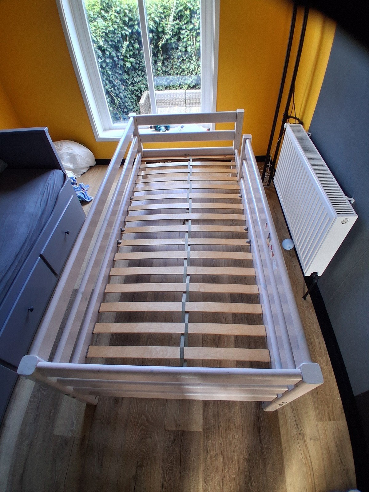 Flexa eenpersoonsbed met lattenbodem, uitvalbeveiliging, Gebruikt, 90 cm, Eenpersoons, Wit