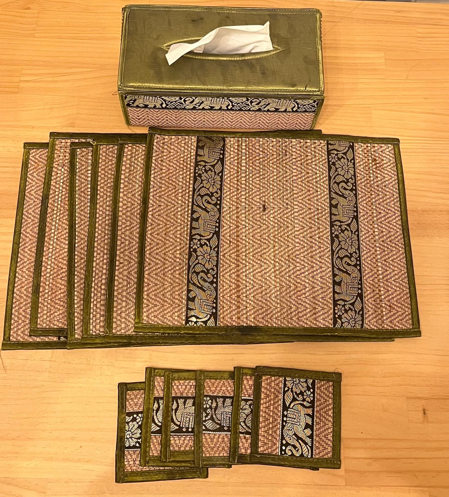 Plate and Glass mat with tissue box, Ophalen, Zo goed als nieuw
