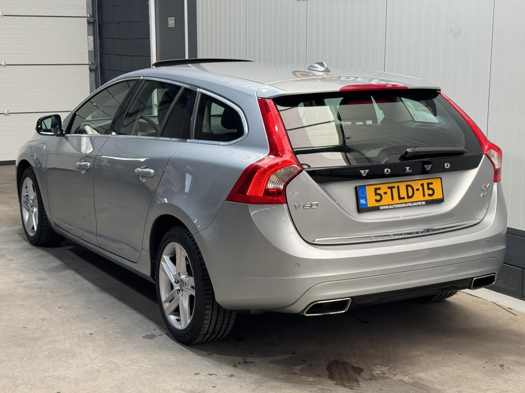 Foto 7 van Volvo V60 2.4 D6 AWD Plug-In Hybrid Summum Super Netjes Pano